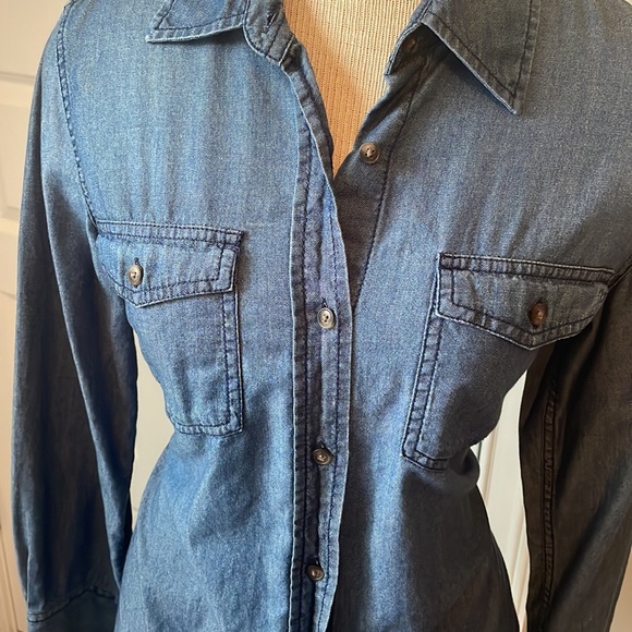 Chico’s chambray button down shirt. Size 1. - Picture 2 of 4
